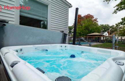 4 Bedroom Pool and Hot Tub Home Near Cleveland - Foto 2