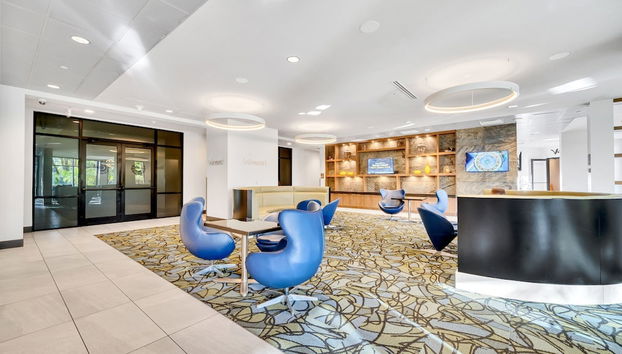 Coin salon dans le hall