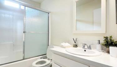 Bohemian Dream- 2BR, Retreat Near Hollywood -BR6 - Foto 4, towels, Shower