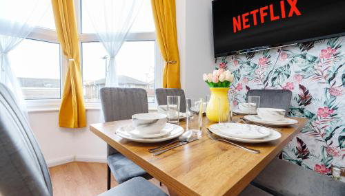 Stylish 3 Bedroom Sea View Apartment -Free Parking- Sleeps 9 - Foto 5