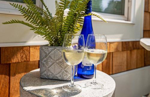 Downtown | Gorgeous | Pet Friendly! - Photo 36