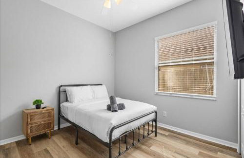 NEW - Poolside Oasis Heated POOL Home - 2000 SF - Foto 24