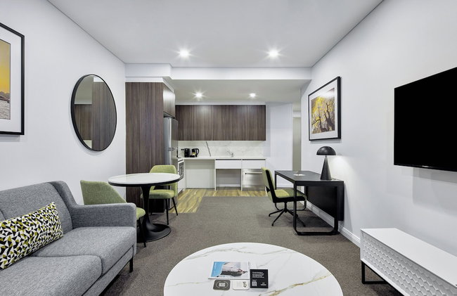 Meriton Suites North Sydney - Photo 36
