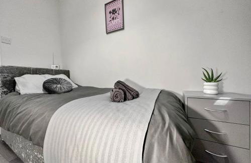 3 bed home in Tonypandy with Balcony View Room - Foto 28