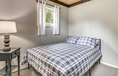 Newcomb Retreat with Mountain Views and Fire Pit! - Foto 13