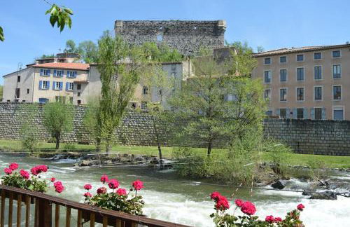 Riverside 4 bed house full of character and charm - Foto 49