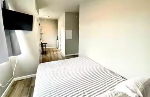 Cozy Micro Suite Unit 8 Sleeps 2 Minutes to Downtown - Foto 8