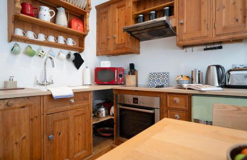 Cozy with Character Vibrant Cottage Style Flat at Leith Links Park - Photo 22