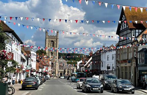 Period Henley 2 bed apt with parking for 1 car - Foto 13