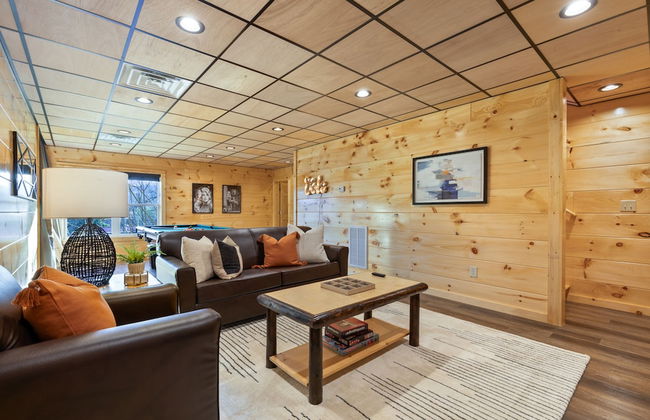 Parkway Paradise w Private Hot Tub - Photo 25