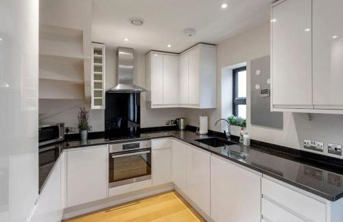 Fantastic 3-bed house with parking - Photo 18