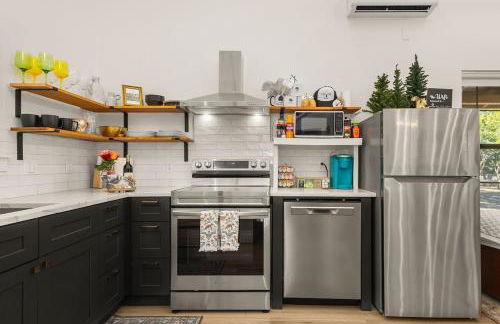 Feed Deer and Chickens Cozy Cottage 8 min to Boerne - Photo 20