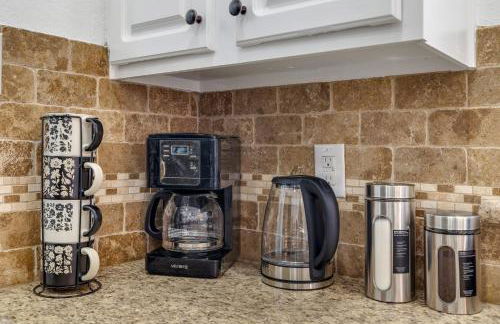 Frisco Escape Oasis Home w/Spa - Foto 18