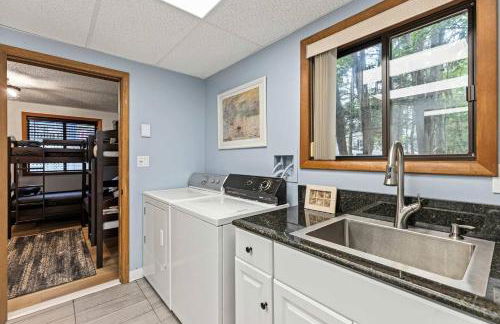 Pocono's Resort | Fire Pit, Jacuzzi, Winter Sport - Foto 35