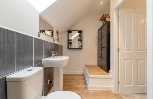 Stylish 3 Bed, 3 Bath, Garden & Drive for 2 cars - Foto 20