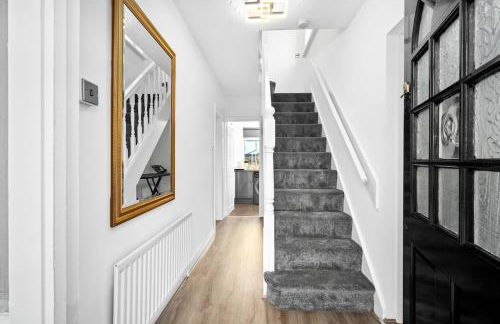 Marcot House Modern 5 bedroom house Solihull 10 mins drive from bhx & nec private off road parking - Foto 30