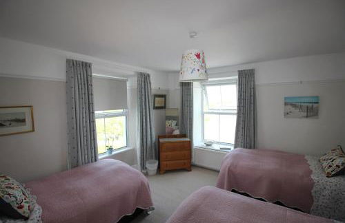 Spacious seaside family house in Aberdaron with large garden and stunning sea views - Photo 4