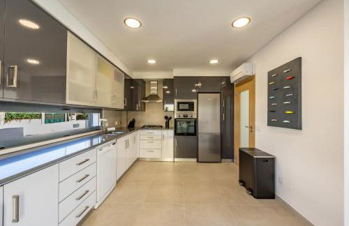 Silver Coast Beach Villa-Casa de Luxo com Piscina e Vista Mar - Photo 33