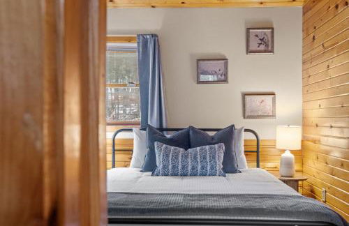 Lucky Log Cabin Hottub fireplace 12min to Mt Snow - Foto 45