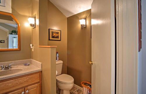 Harbert Cottage with Fire Pit Half Mile to Beach! - Foto 31