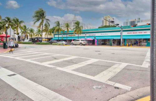 TROPICAL HAVEN POOL & 2BLOCKS TO BEACh - Foto 2