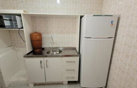 Quarto em apartamento com vida a pé no BOM FIM - Foto 8