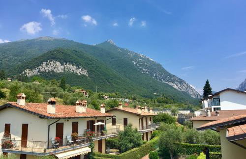 Casa con ampio terrazzo, vista lago e giardino - Foto 54