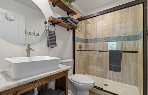 Cozy Cottage • 2 King Beds • Grove • Kayaks • Washer/Dryer - Foto 17