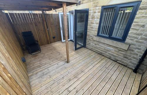 Modern 3- Bed Holiday Home - Private Parking Sleeps 10- 2 Min M62 - Foto 27