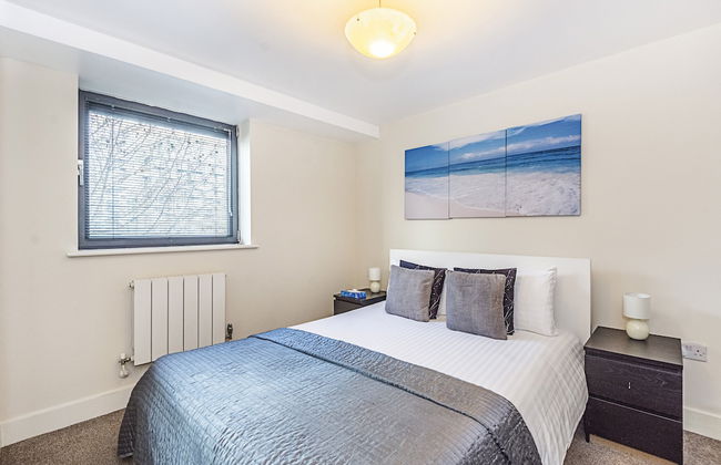 Canary Wharf Luxury Apartments - Photo 12