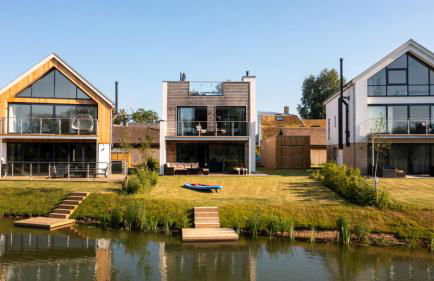 Mallards Way ML01 HOT TUB Lakeside Spa - Photo 9