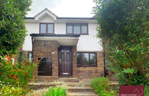 Guildford - 2 Bedroom House - Parking - Photo 1