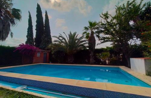 Precioso chalet próximo a Sevilla con jardín y piscina privada 8 personas Wifi gratis 2 salones 4 dormitorios 2 baños - Foto 68