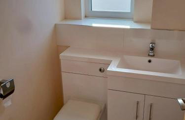 Countryside 2 Bed Bungalow with Stunning Views Free WiFi and Parking Ideal for Business and Leisure - Photo 23