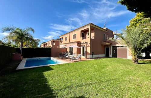 Gated Family Villa with Private Pool and Garden - Foto 11
