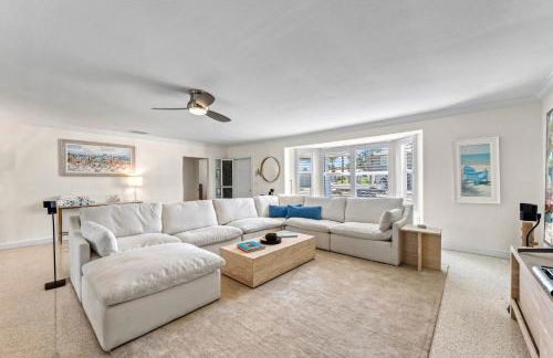 Siesta Key Waterfront Oasis - Heated Pool, Dock, Walk to Village & Beach - Photo 17