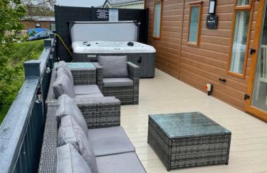 Boggy Creek - lodge with hot tub - Photo 42