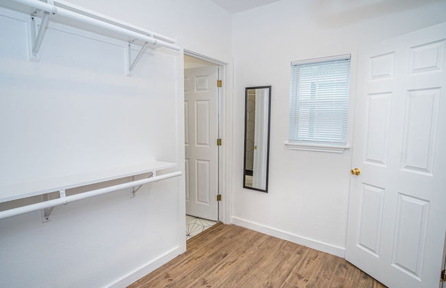 Huge Remodeled 5BR 4BA House Sleeps 20 Downtown - Photo 51