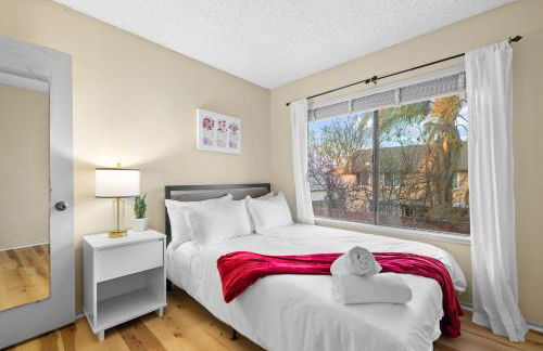 Mira Mesa Family Retreat 4BR with Balcony and Firepit - Photo 36