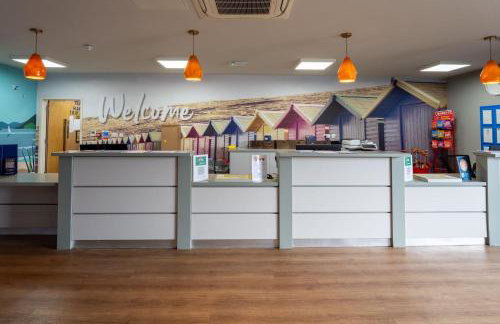 Space for 8, by the Beach with Pool and Entertainment - Foto 32