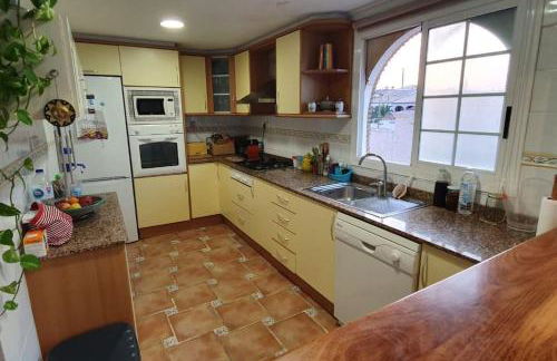 Chalet en primera línea de playa Piles - Foto 2