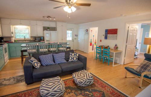 2Bd Riverfront with Expansive Outdoor Space, River Access, Fire Pit - Foto 7