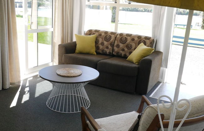 Raglan Palm Beach Motel - Photo 35