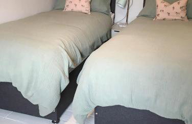 Emerson House, dog friendly with log burner close to waters edge and harbour - Photo 41