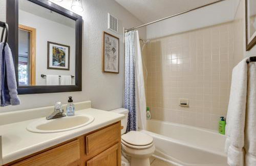 Walkable Frisco Condo Mtn Views and Shared Hot Tub! - Foto 14