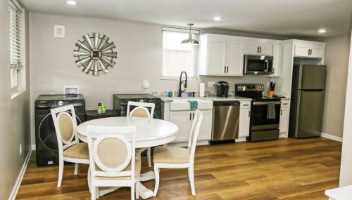 Newly Renovated Small Town Retreat - Foto 4, stove, dishwasher