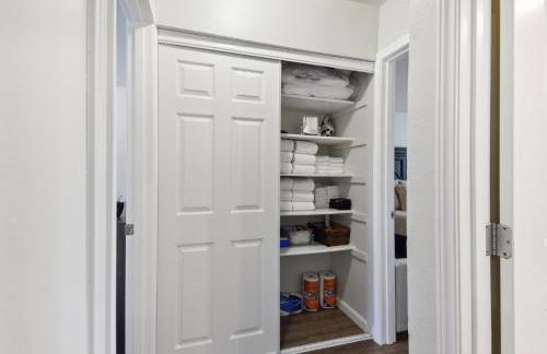 Modern Rental Near Medical Center, Six Flags, UTSA, La Cantera, Lackland AFB - Foto 35