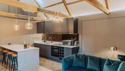 Magistrates Penthouse Suite - Town Centre Apartments with Spa - Foto 3