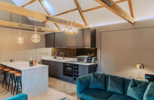 Magistrates Penthouse Suite - Town Centre Apartments with Spa - Foto 3