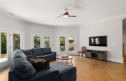 Lakefront 6bdr, Priv Dock, Game Room, Firepit Jake's Lake House by Avantstay - Foto 46